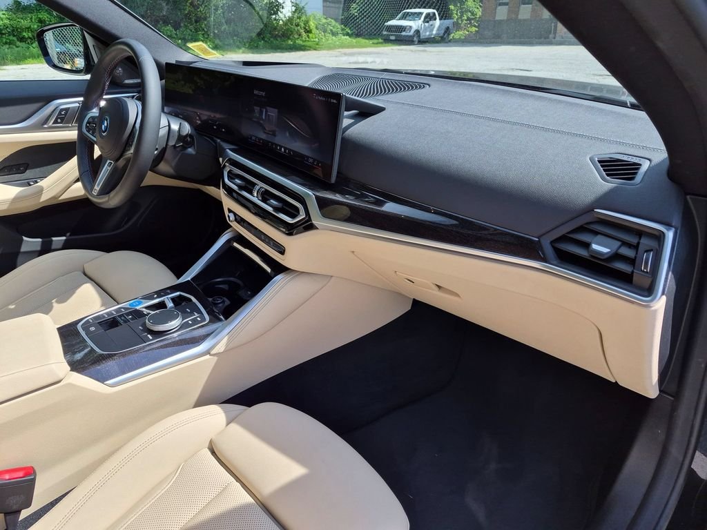 Used 2024 Black BMW M50 image 31