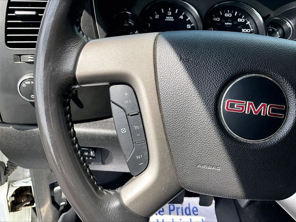 Used 2014 White GMC SLE image 18