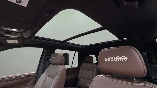 Used 2021 IRIDESCENT PEARL TRICOAT Chevrolet High Country image 18