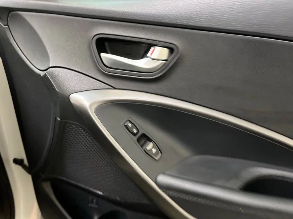 Used 2019 White Hyundai SE image 33