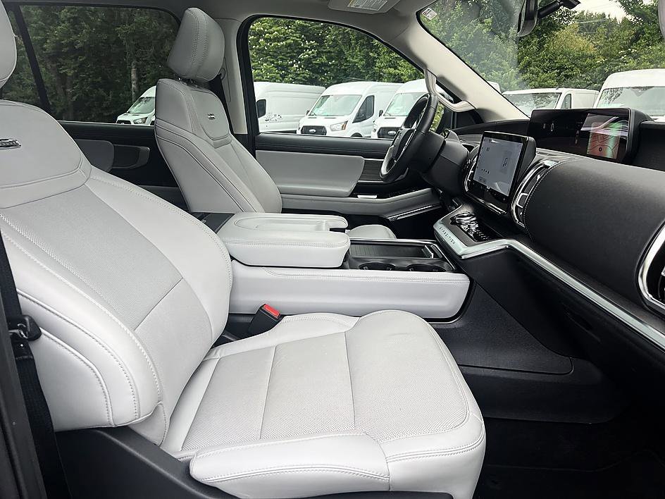 Used 2025 Black Metallic Ford Platinum image 21