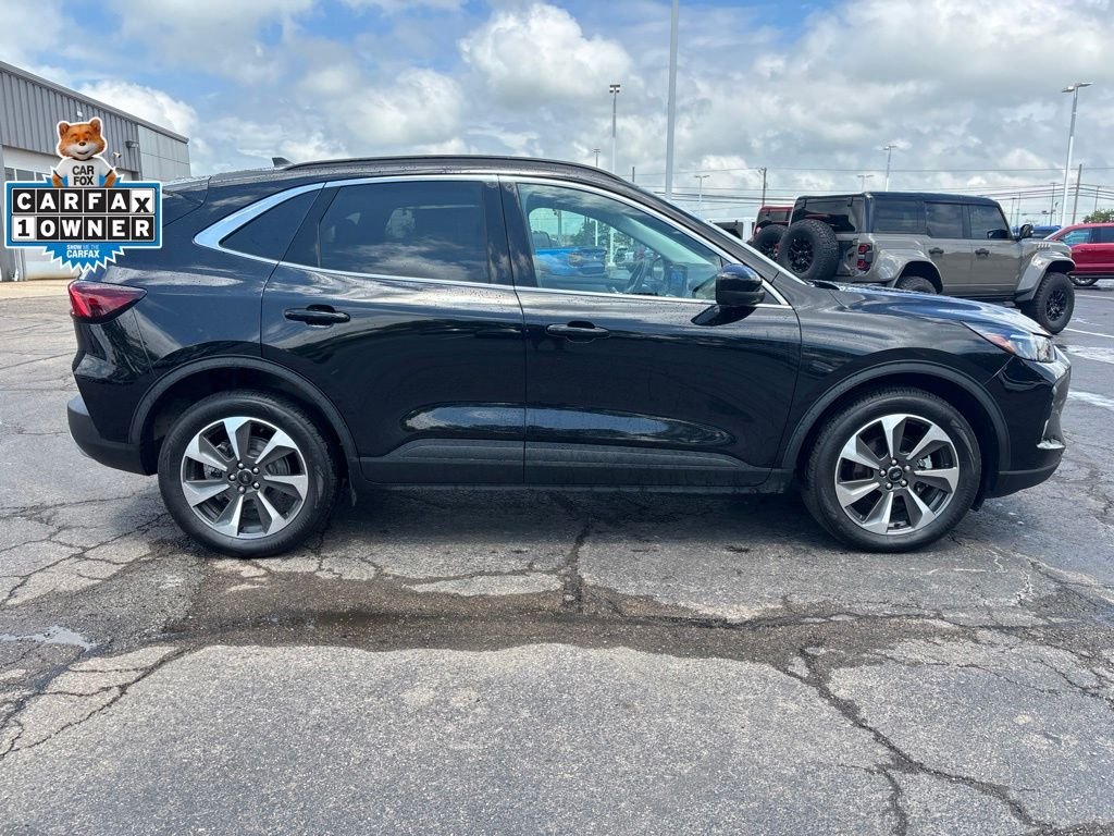Used 2023 Black Metallic Ford Platinum image 6