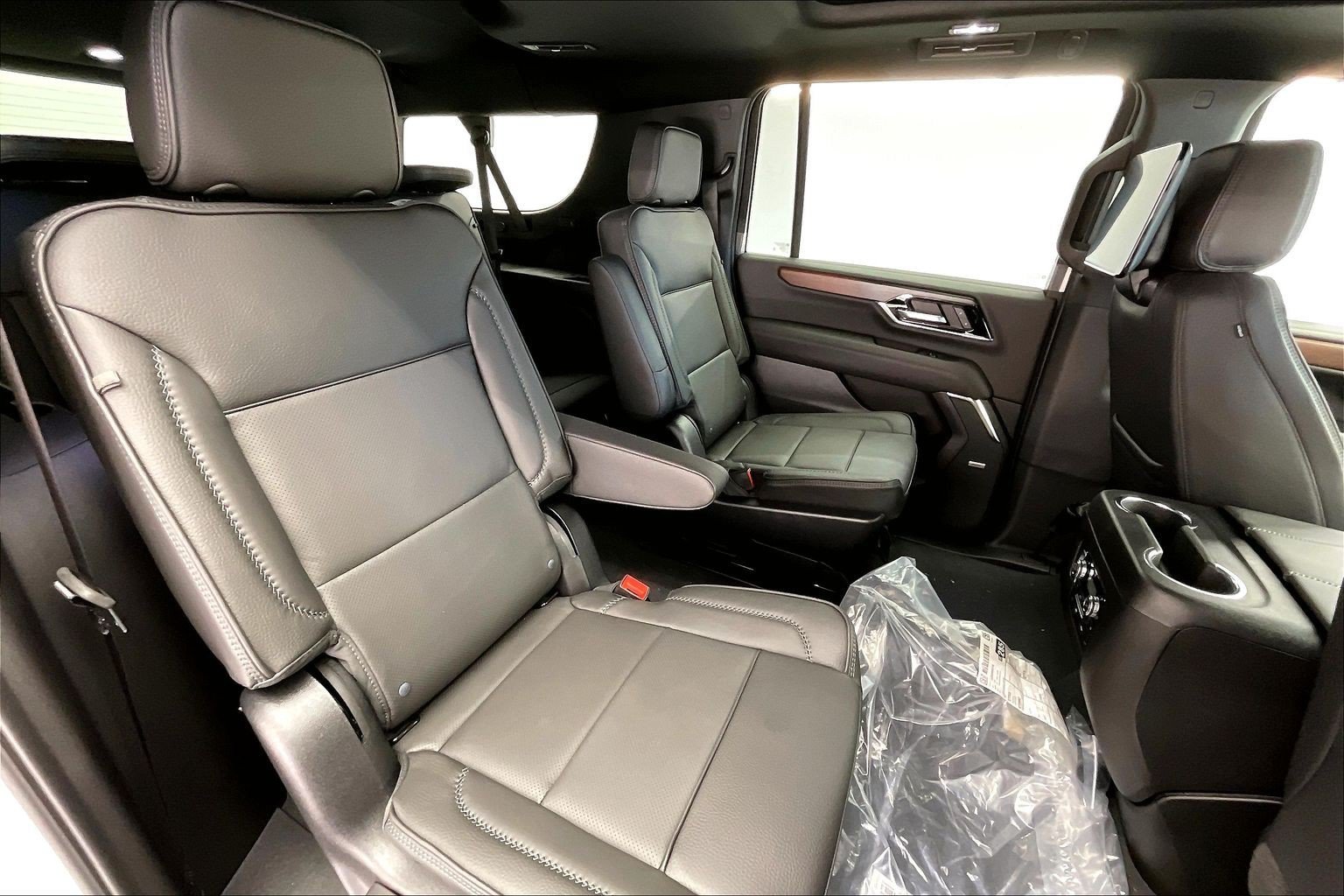 2026 GMC Yukon XL Denali - Photo 10