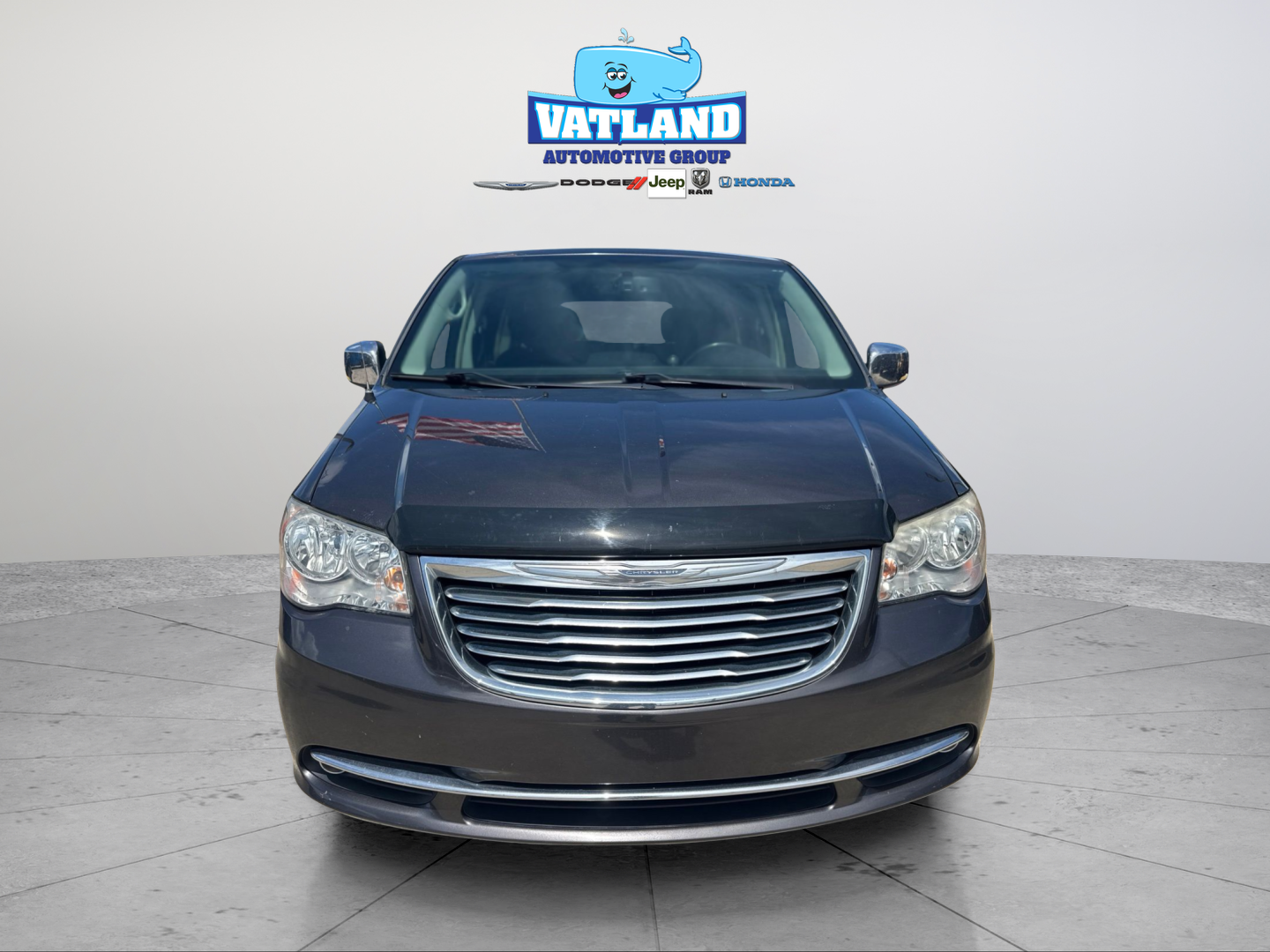 Used 2016 Gray Chrysler Limited image 8