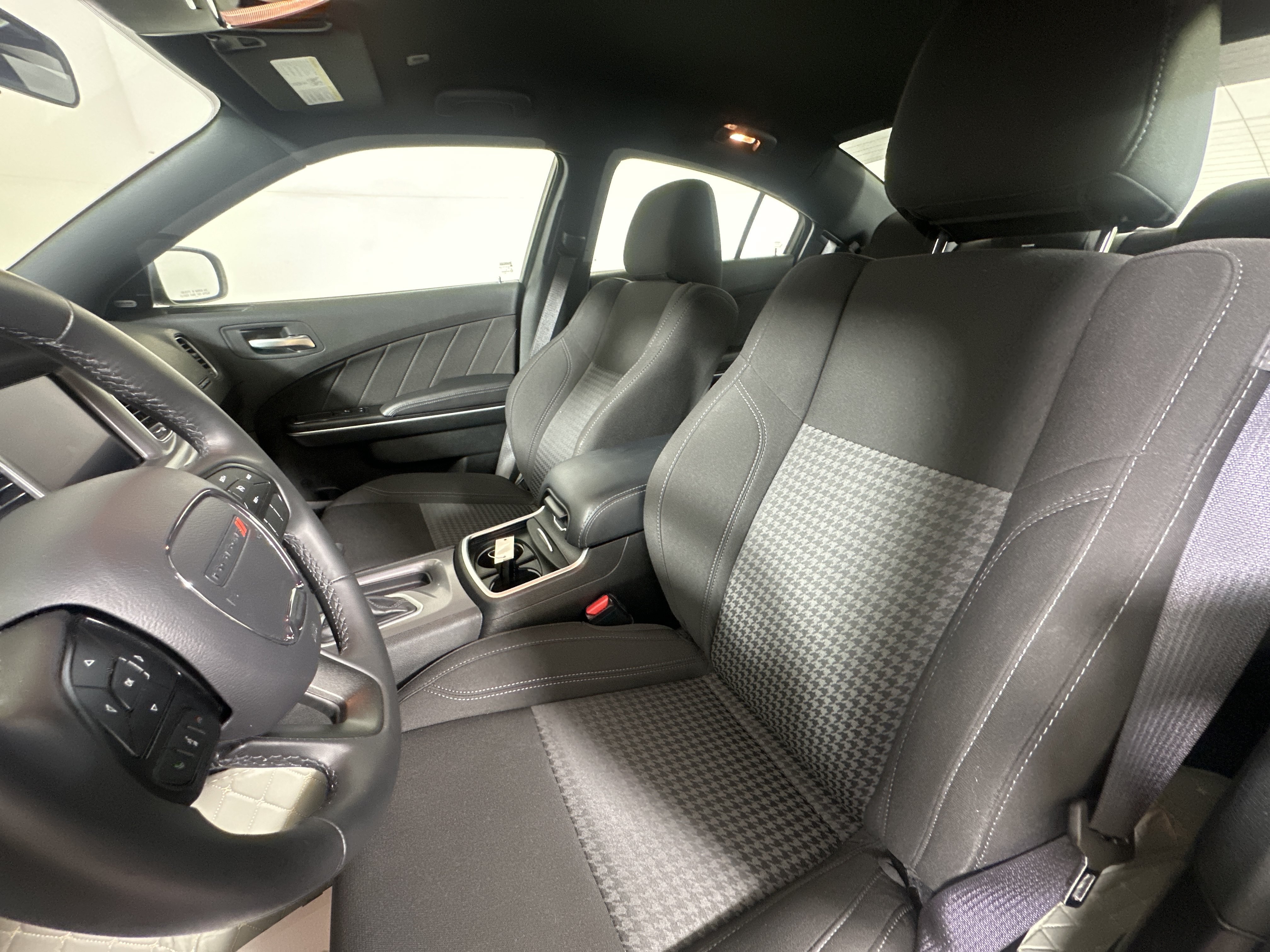 Used 2023 Destroyer Gray Clearcoat Dodge SXT image 9