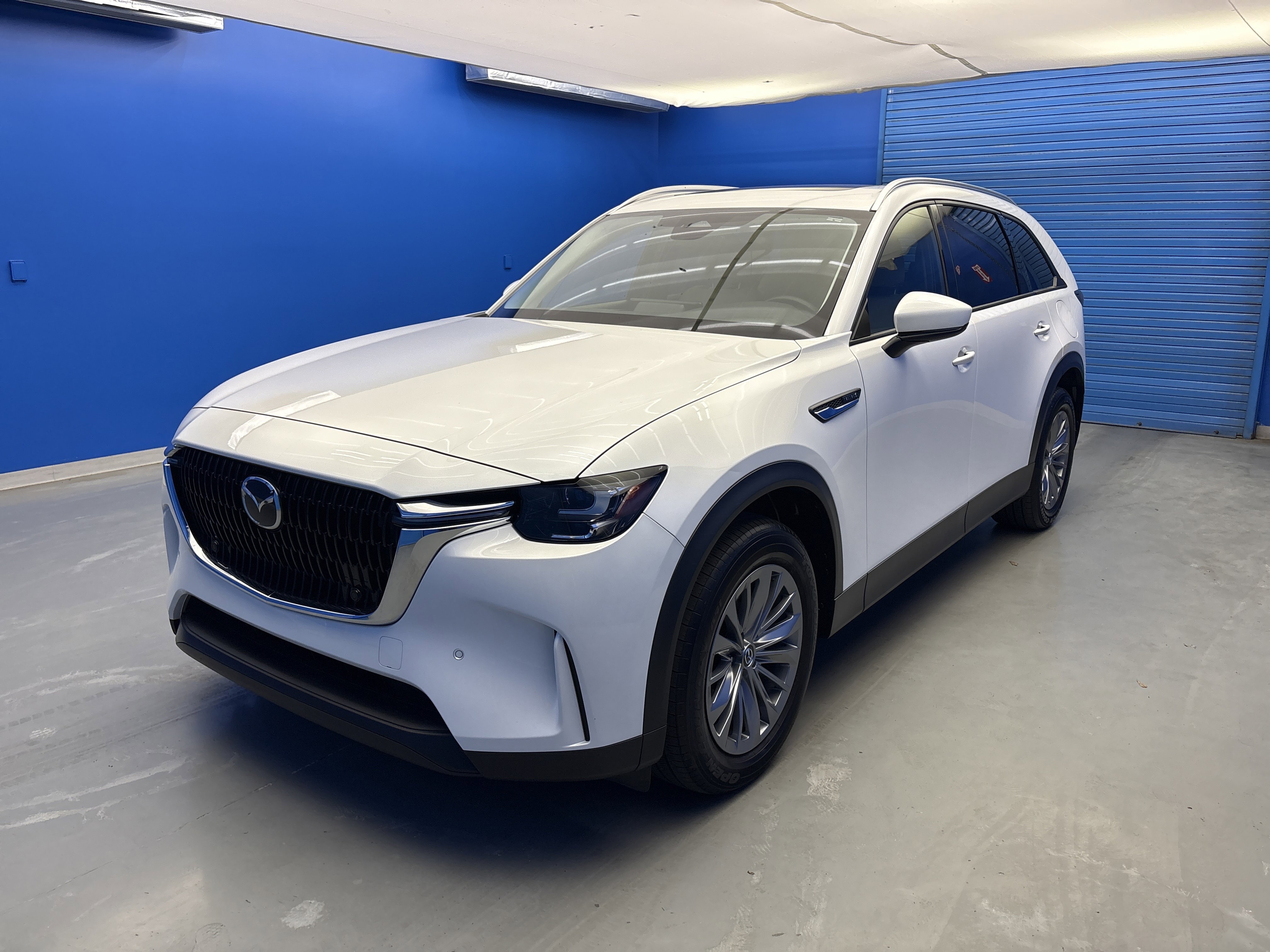 Used 2025 Rhodium White Premium Mazda Preferred Package image 4