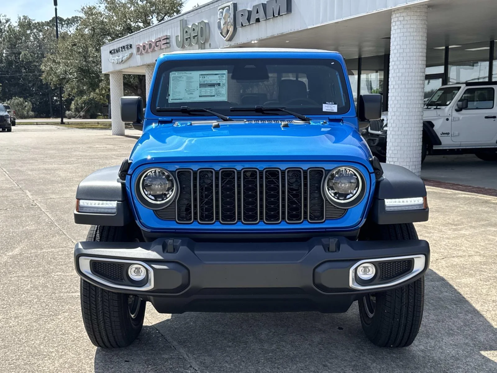 New 2026 Hydro Blue Pearl-Coat Exterior Paint Jeep Sport S image 2