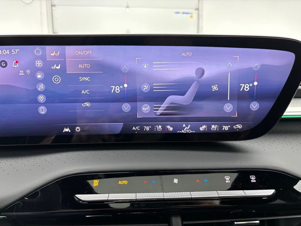 New 2026 Iridescent White Tricoat Buick Avenir image 31