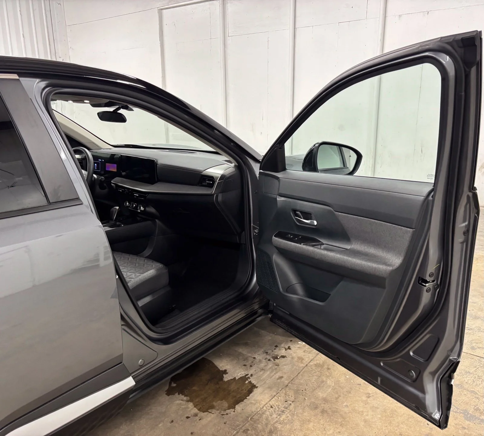 Used 2025 Gray Nissan SV image 17