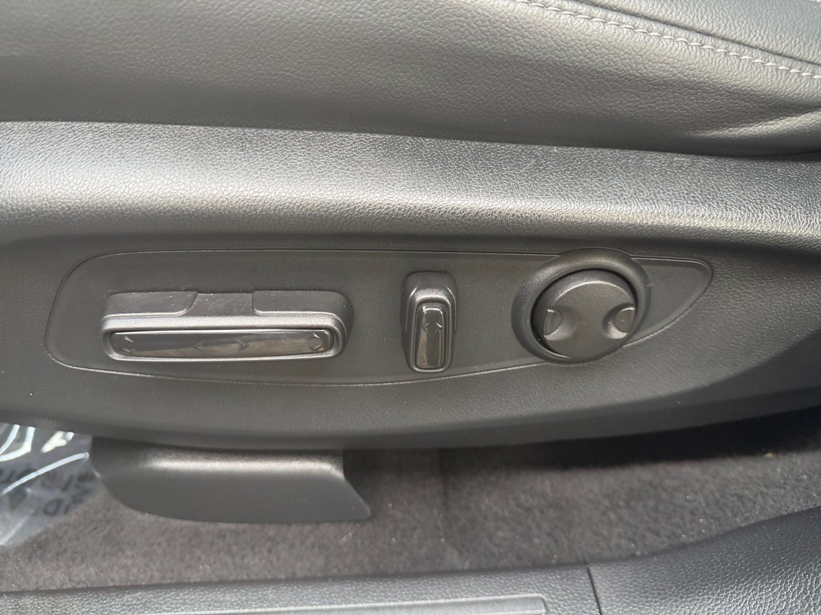 Certified Used 2024 Gray Honda EX-L image 9
