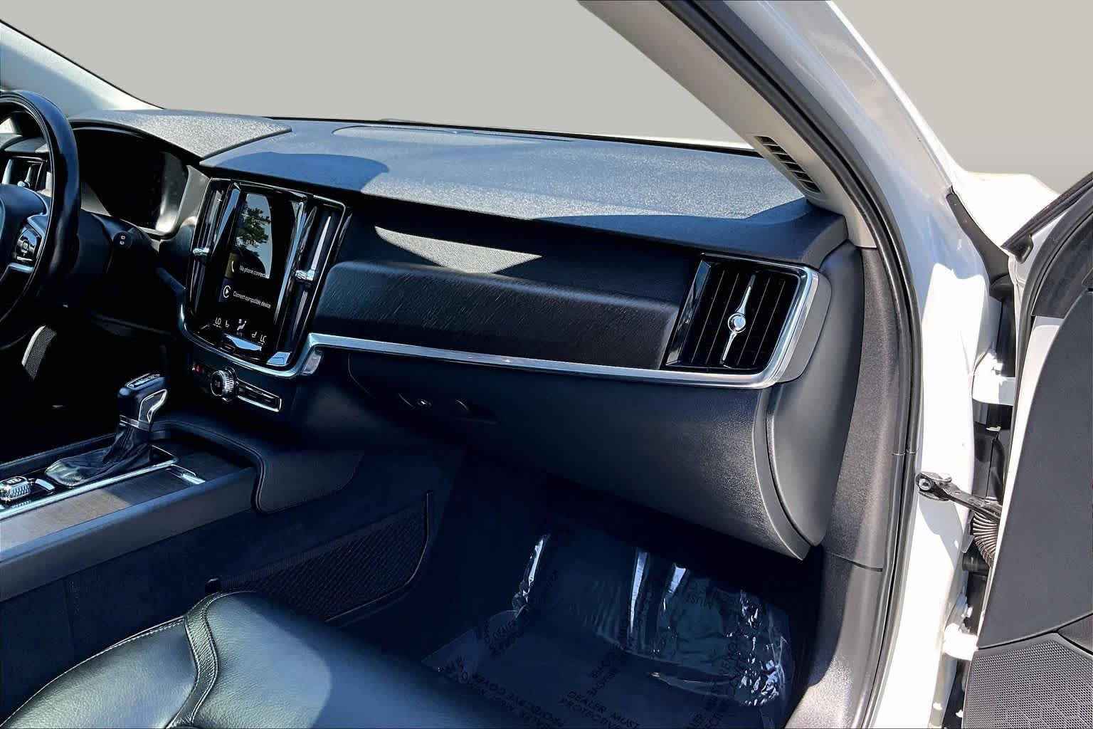 Used 2020 Crystal White Pearl Metallic Volvo  image 19