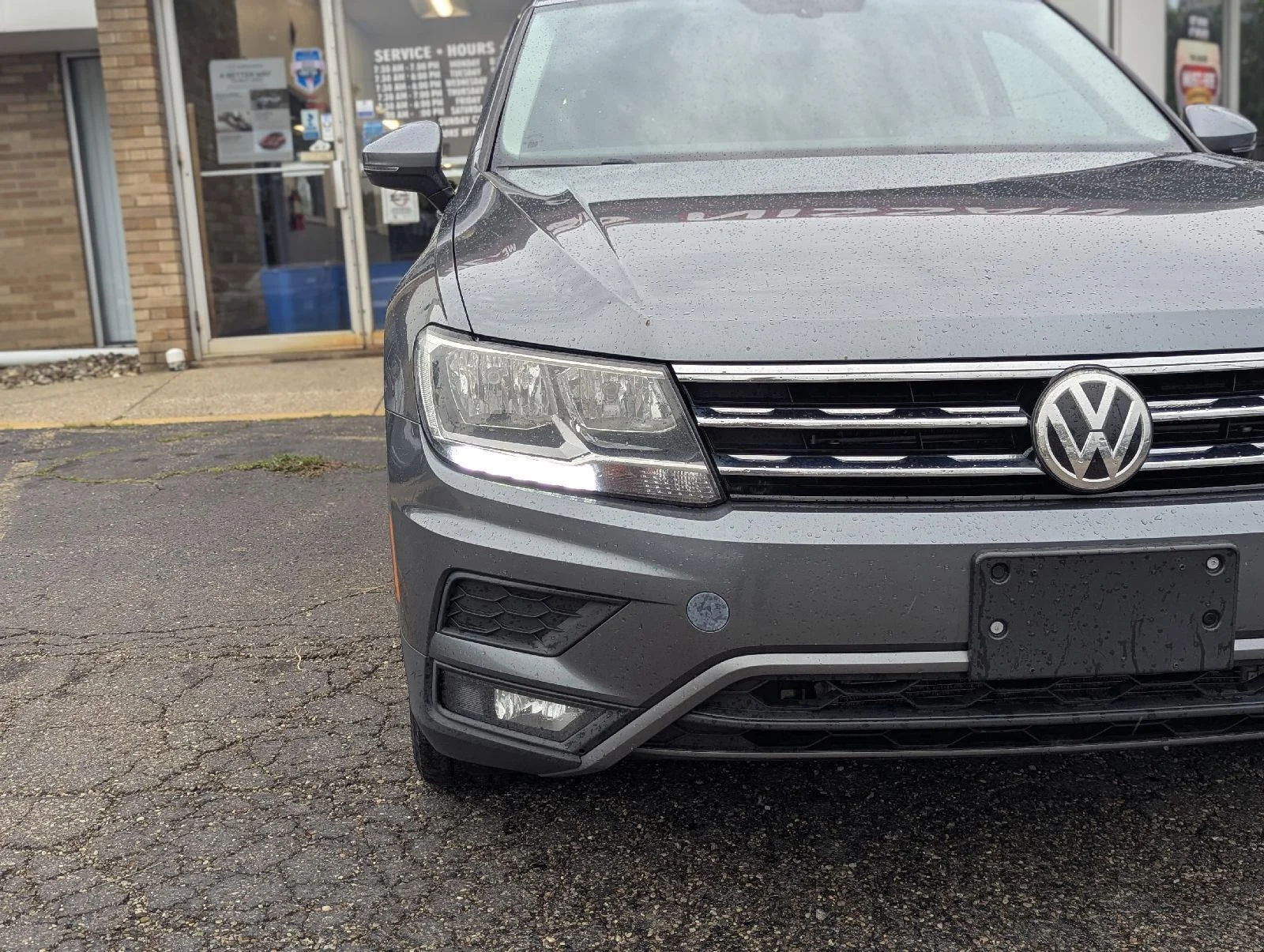 Used 2018 Platinum Gray Metallic Volkswagen SEL image 11
