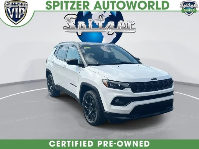 Used 2023 White Jeep Latitude image 3