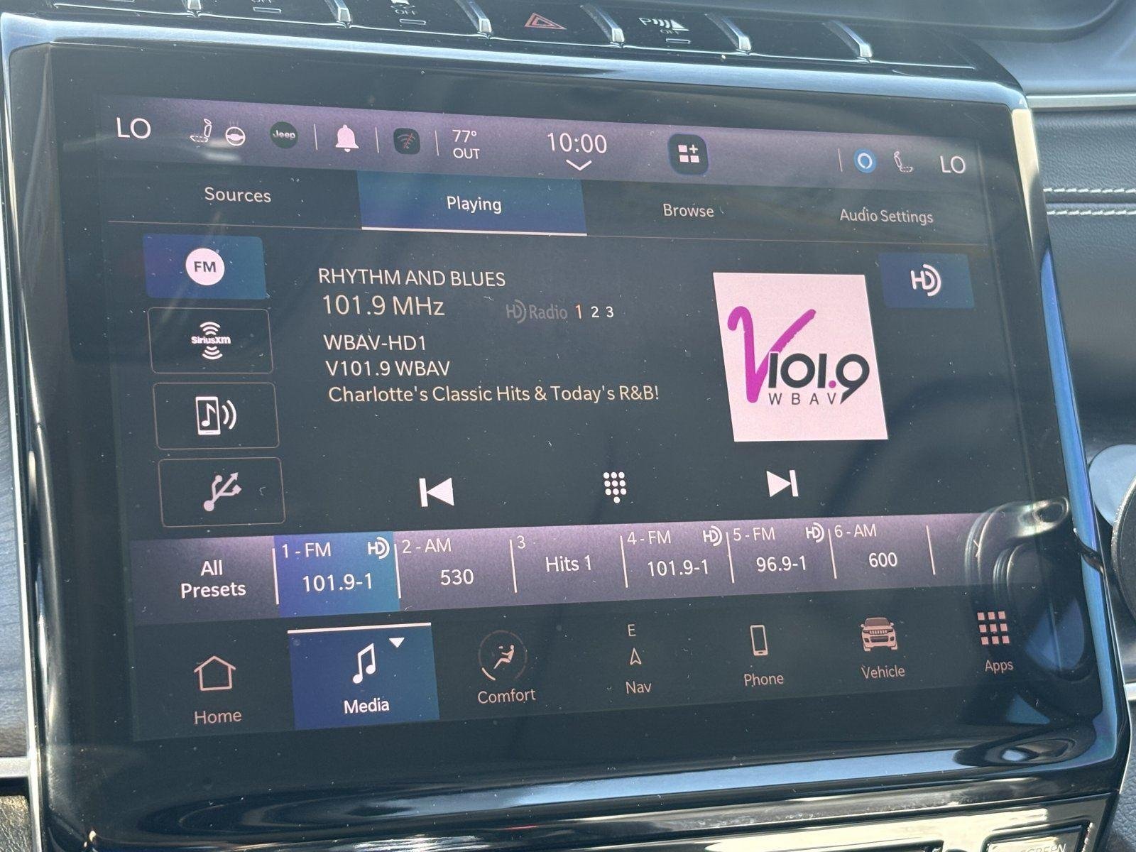 Used 2021 Diamond Black Crystal Pearlcoat Jeep Limited image 22