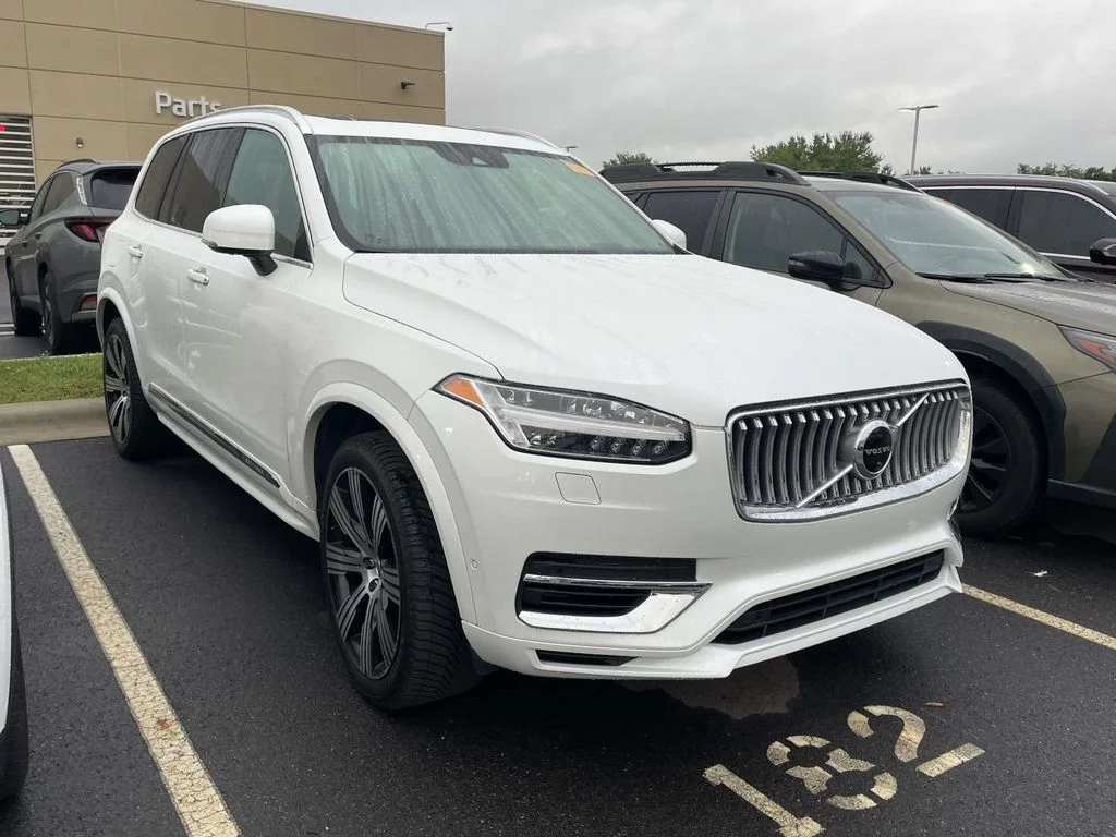 Used 2021 Crystal White Metallic Volvo Inscription image 1