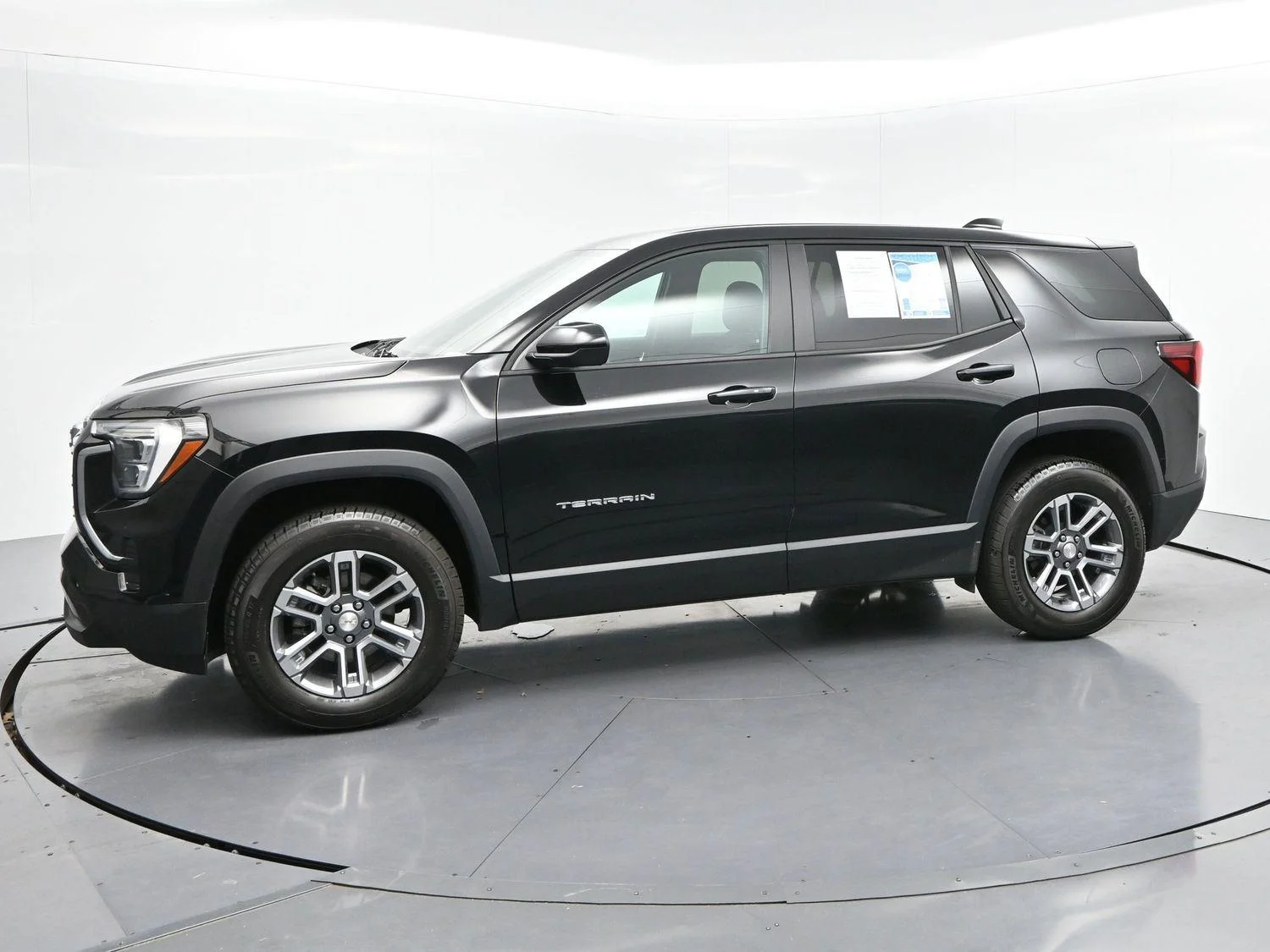 Used 2025 Ebony Twilight Metallic GMC Elevation image 4