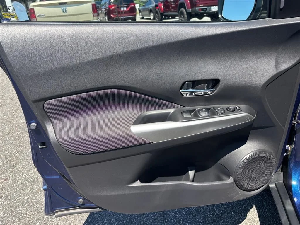 Used 2019 Blue Nissan SV image 9
