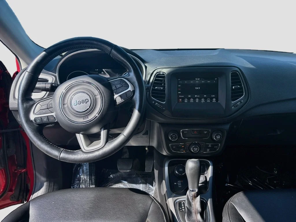 Used 2019 Red Jeep Latitude image 30