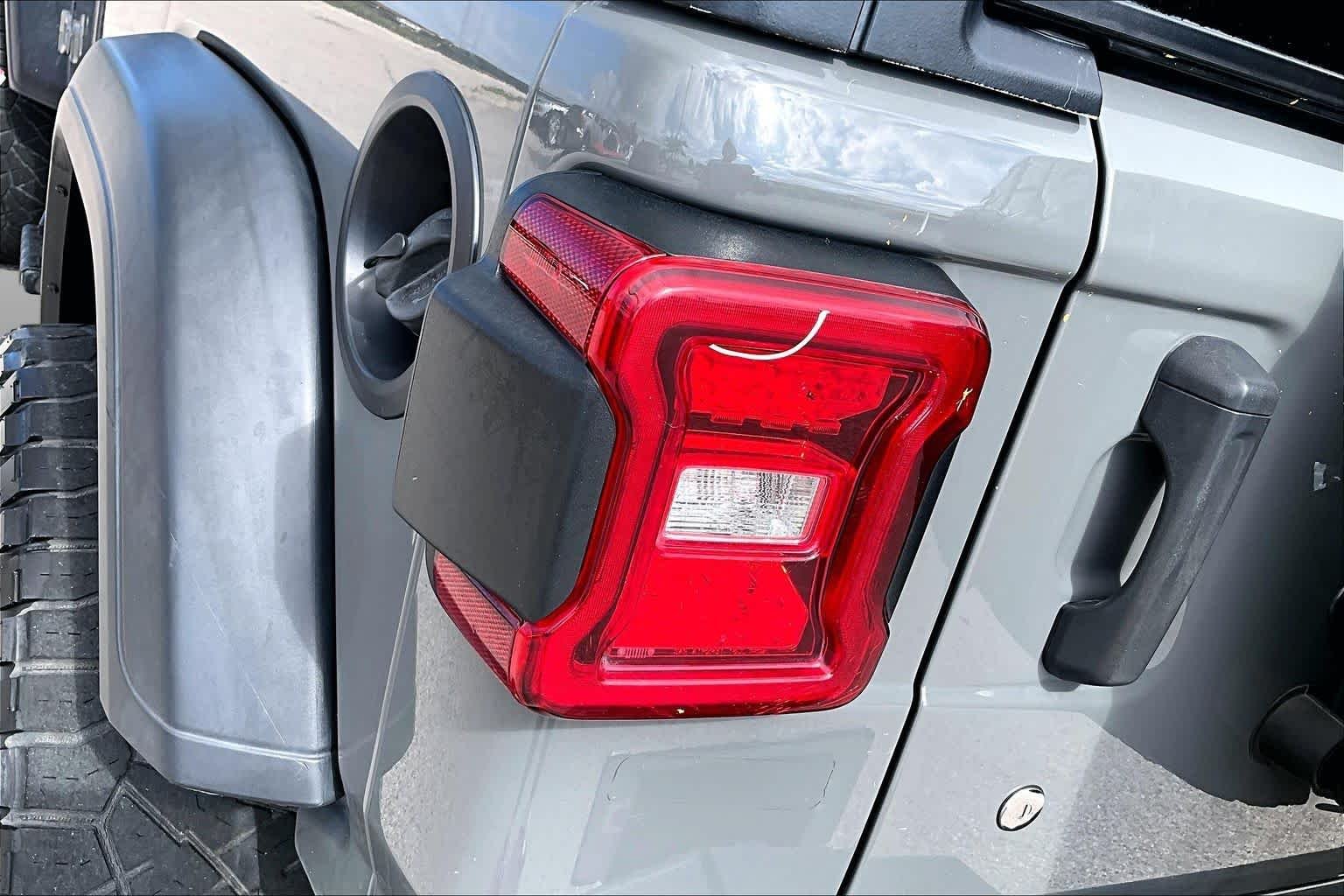 Used 2020 Sting-Gray Clearcoat Jeep Sport Altitude image 29