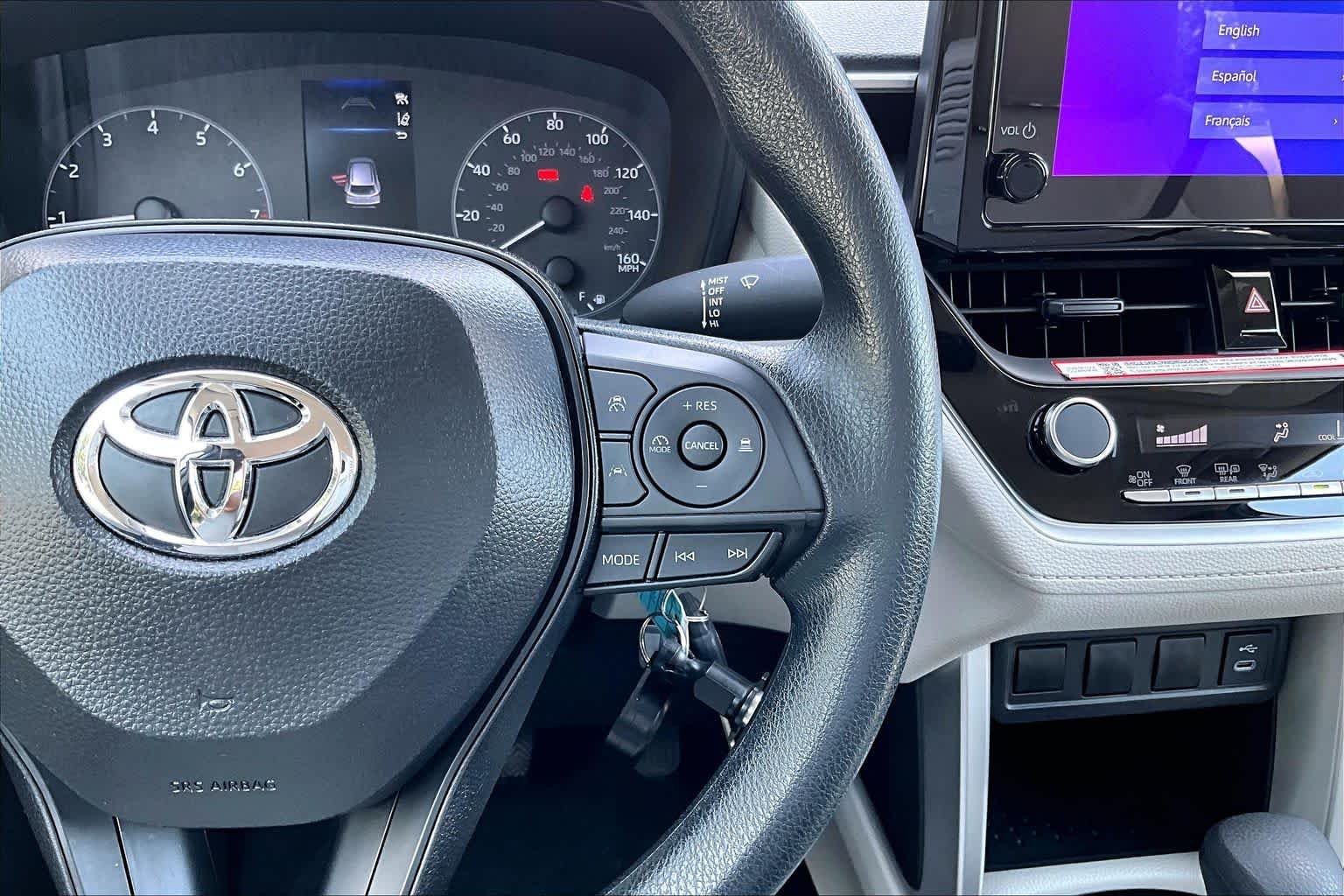 Used 2025 Wind Chill Pearl Toyota L image 25