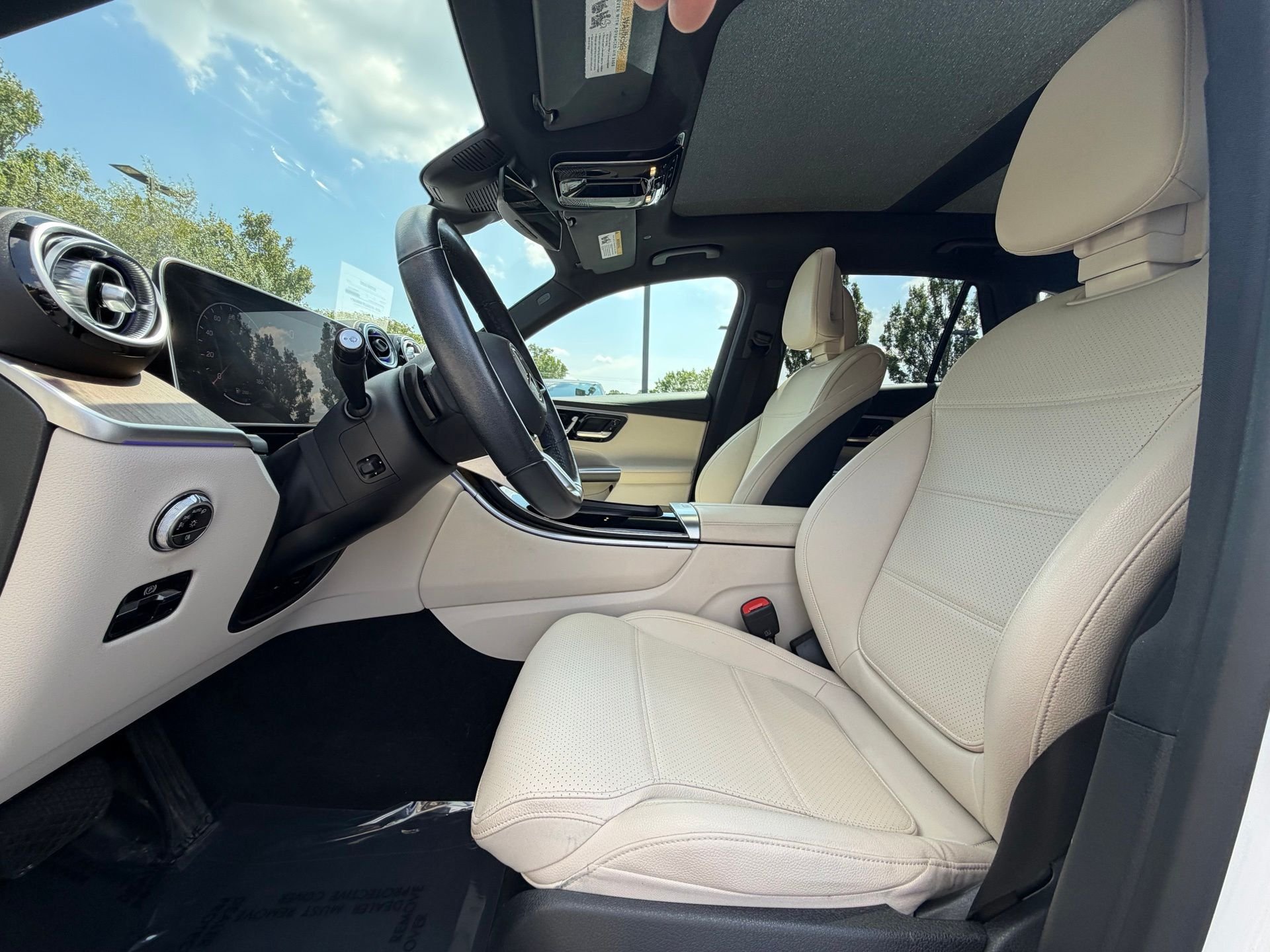 Certified Used 2023 White Mercedes-Benz GLC 300 image 5