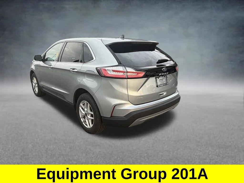 Used 2024 Silver Ford SEL image 3