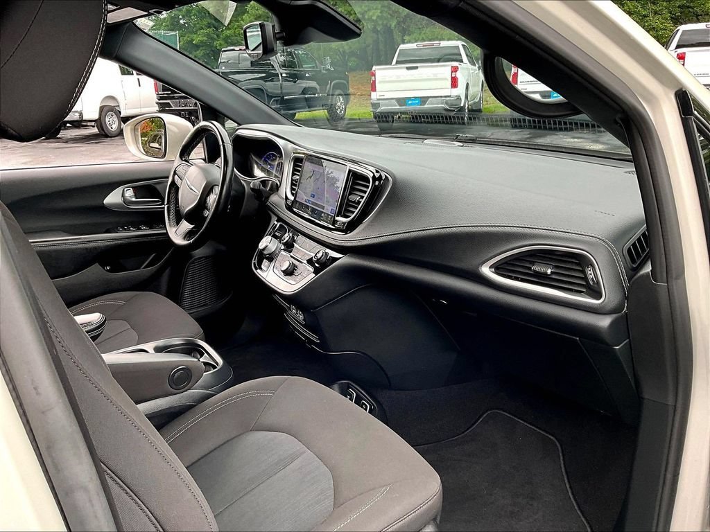 Used 2021 Luxury White Pearlcoat Chrysler Hybrid Touring image 22