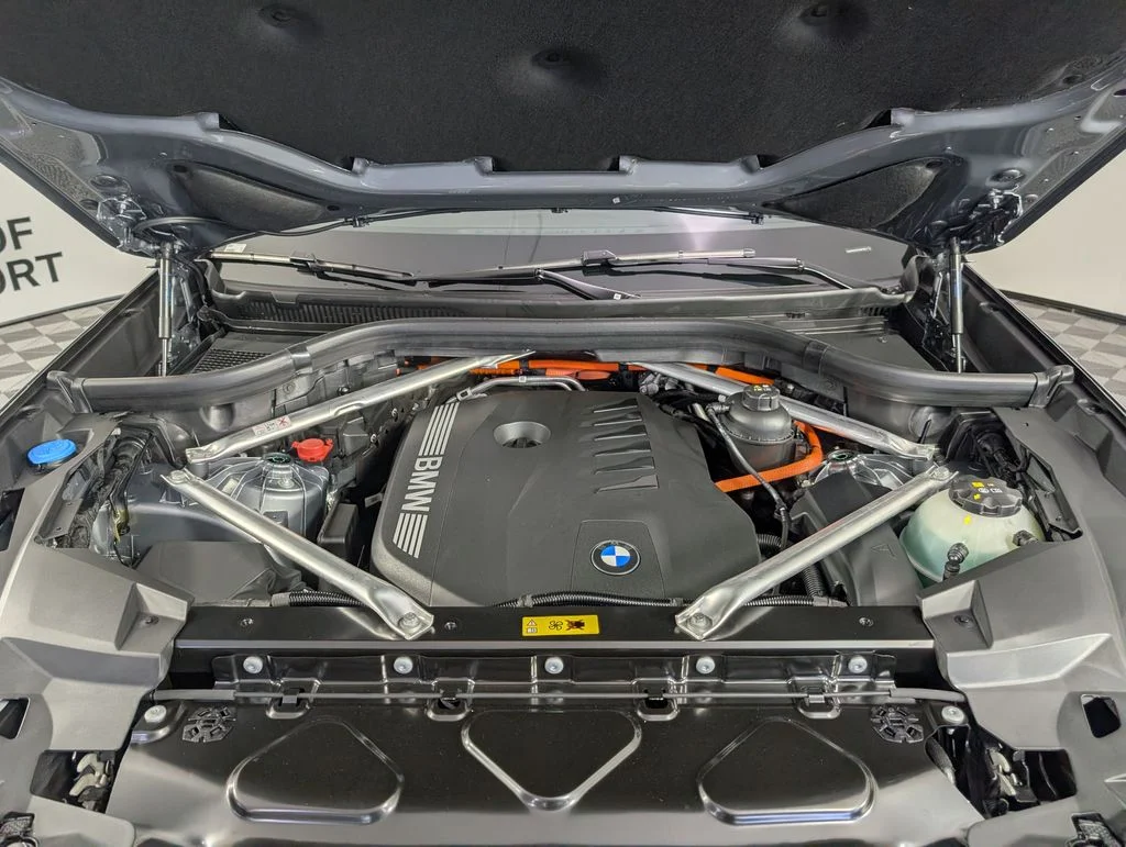 New 2026 Skyscraper Grey Metallic BMW xDrive50e image 20