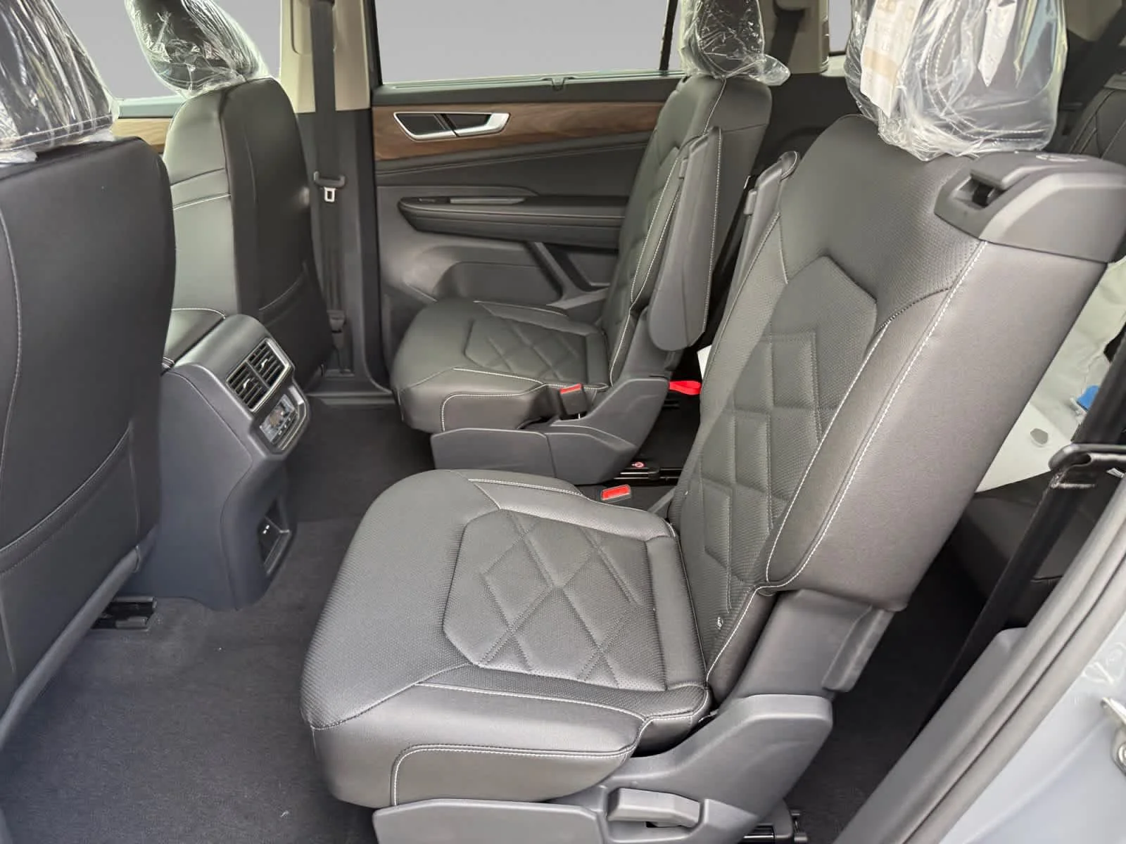 New 2026 Pure Gray Volkswagen 2.0T SE w/Technology image 22