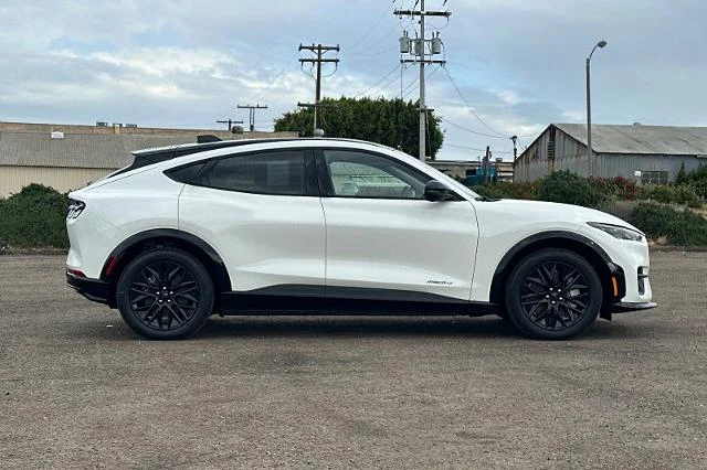 New 2026 Star White Metallic Tri-coat Ford Premium image 27