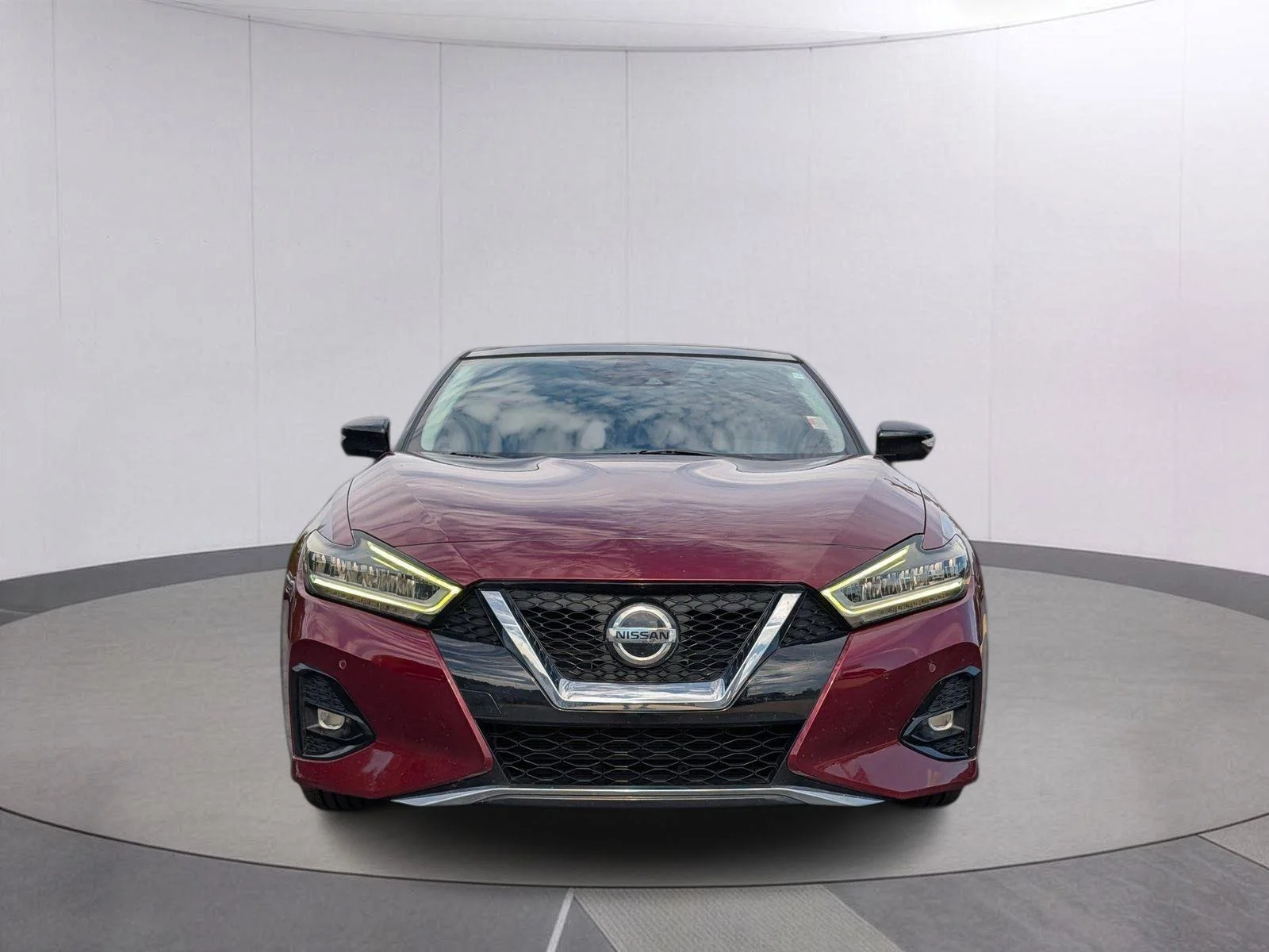 Used 2019 Super Black Nissan Platinum image 8