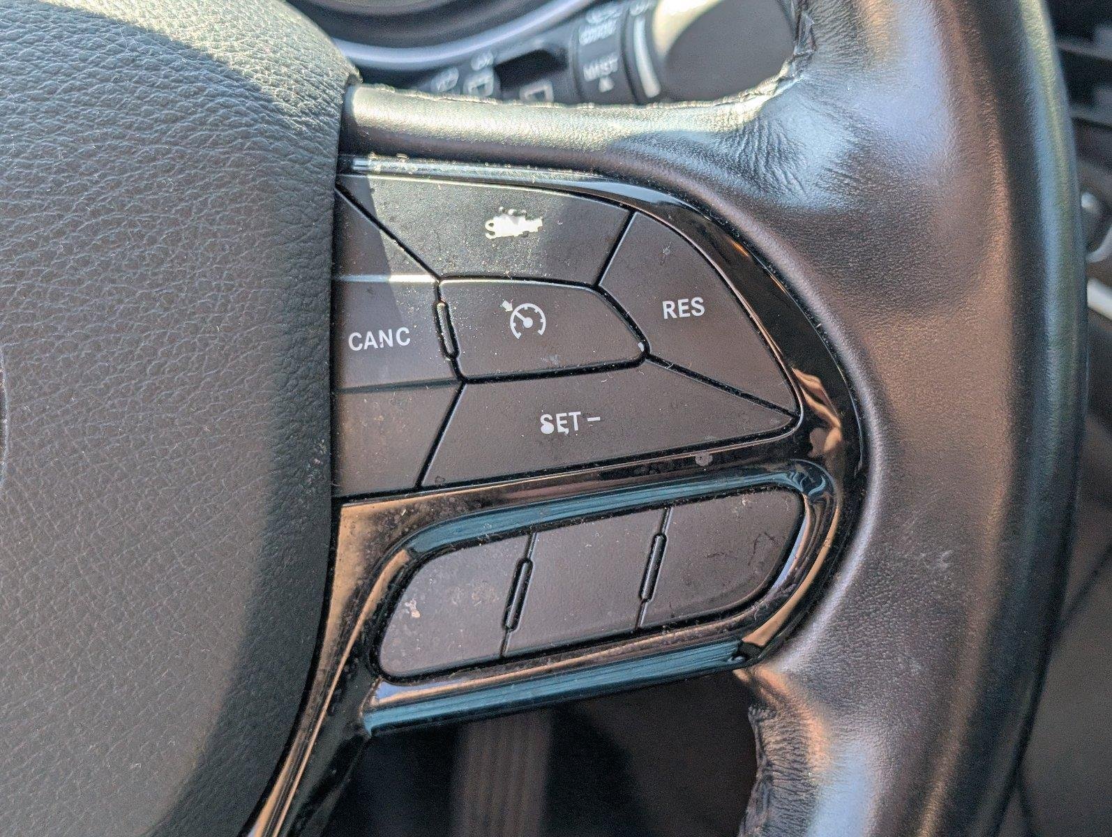 Used 2021 Diamond Black Crystal Pearlcoat Jeep Altitude image 29