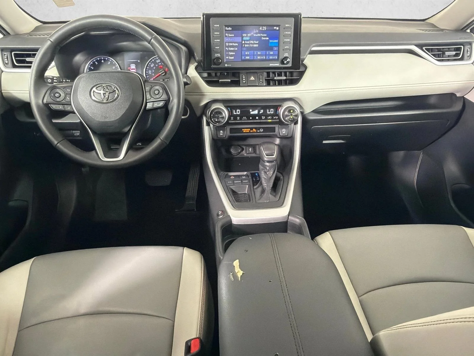 Used 2020 White Toyota XLE Premium image 24