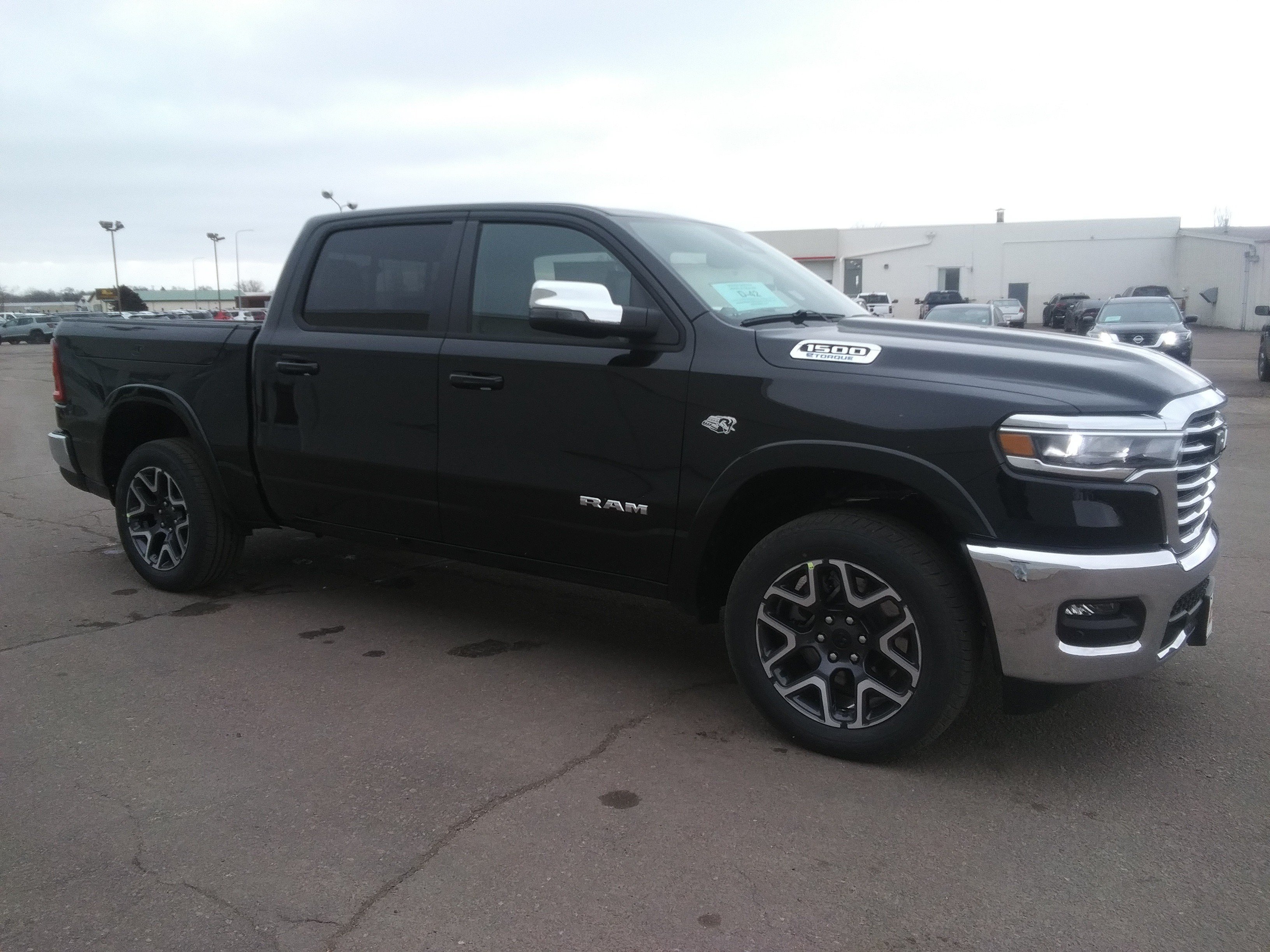 New 2026 Diamond Black Crystal Pearl-Coat Exterior Paint RAM Laramie image 4