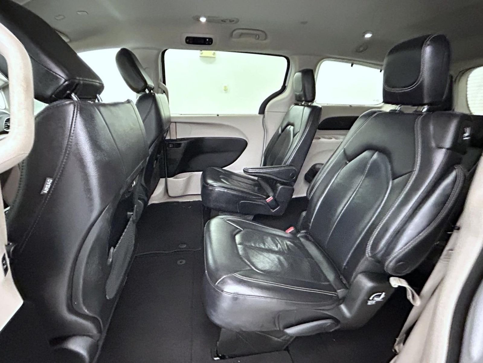 Certified Used 2022 White Chrysler Touring L image 20