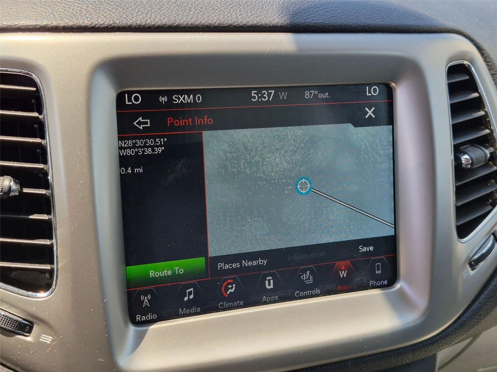 Used 2018 White Clearcoat Jeep Latitude image 21
