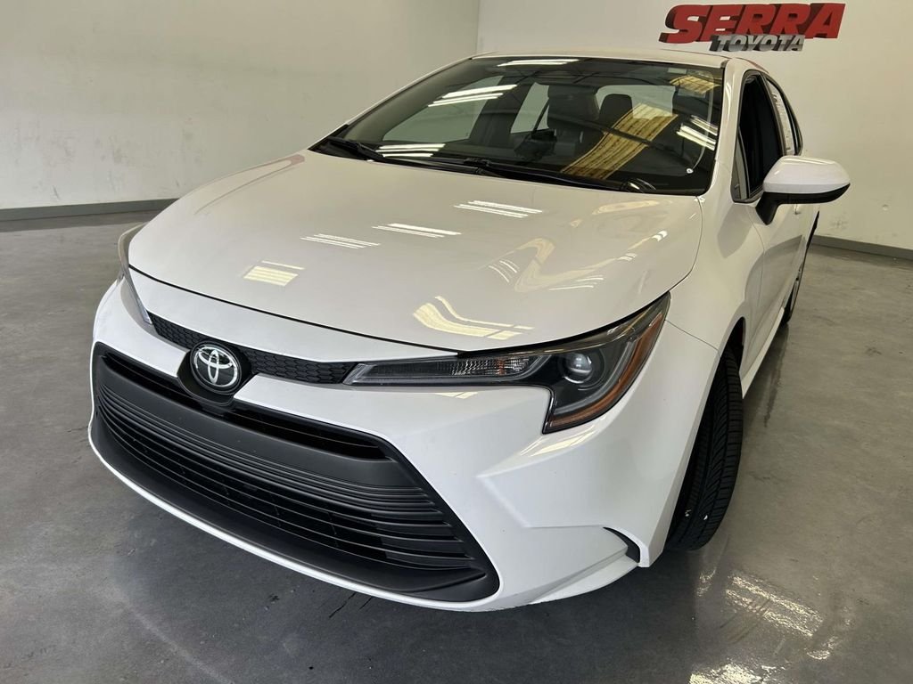 Used 2025 White Toyota LE image 7