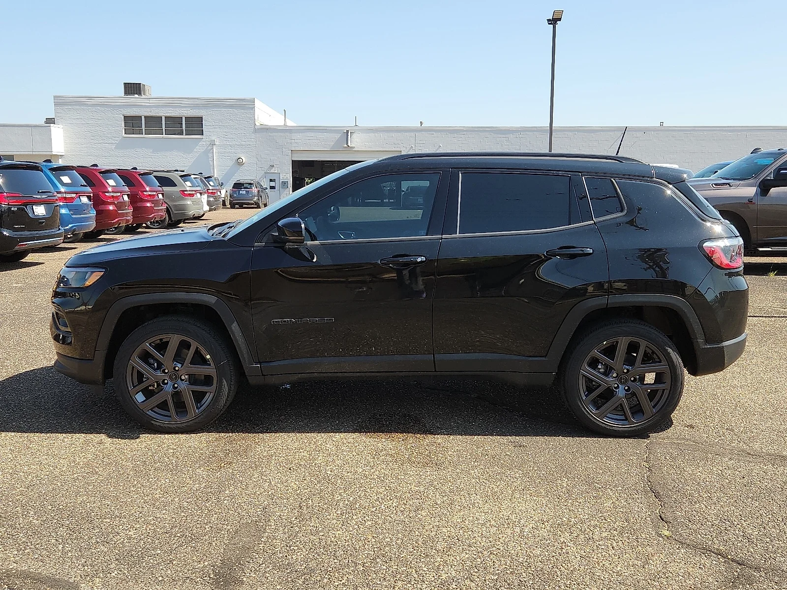 New 2025 PXJ Diamond Bla Jeep LIMITED 4X4 image 2