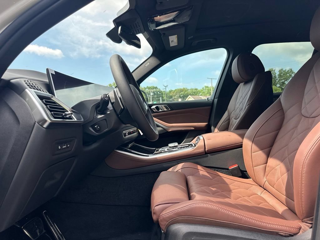 New 2026 Mineral White Metallic BMW xDrive40i image 15
