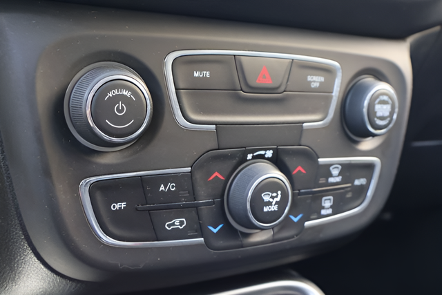 Used 2019 Blue Jeep Latitude image 20