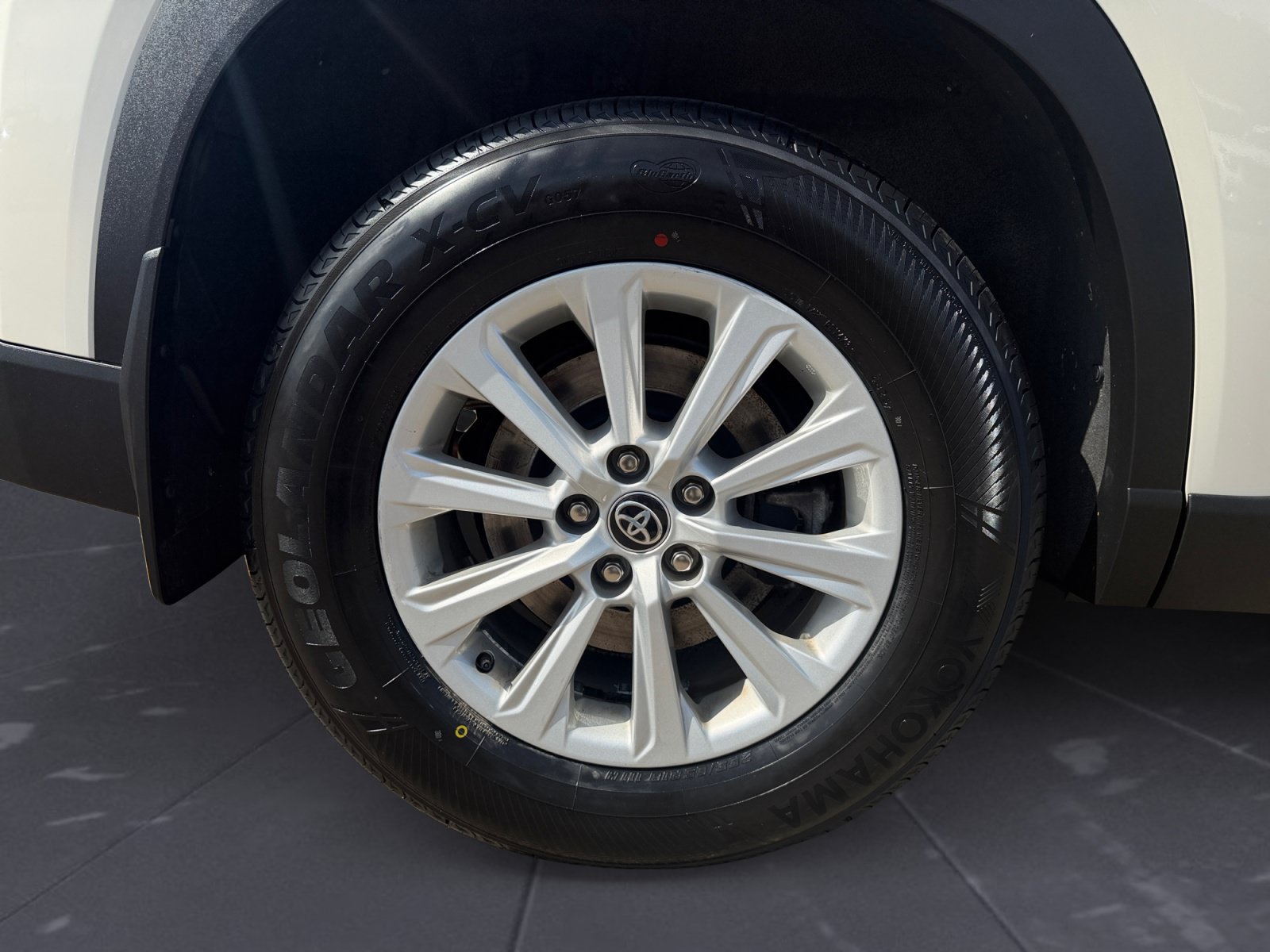Used 2024 Cream Toyota XLE image 45