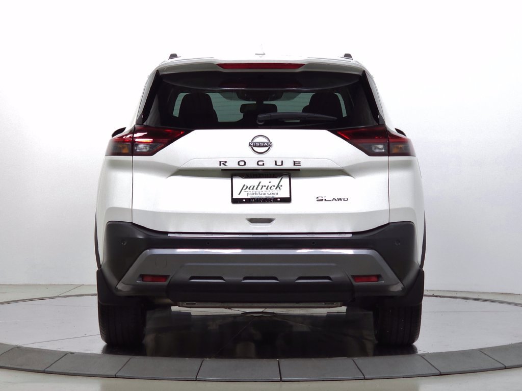 Used 2023 White Nissan SL image 4