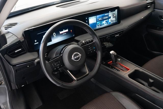 Used 2025 Gray Nissan SR image 3