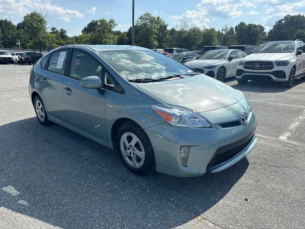 Used 2013 Beige Toyota Three image 7