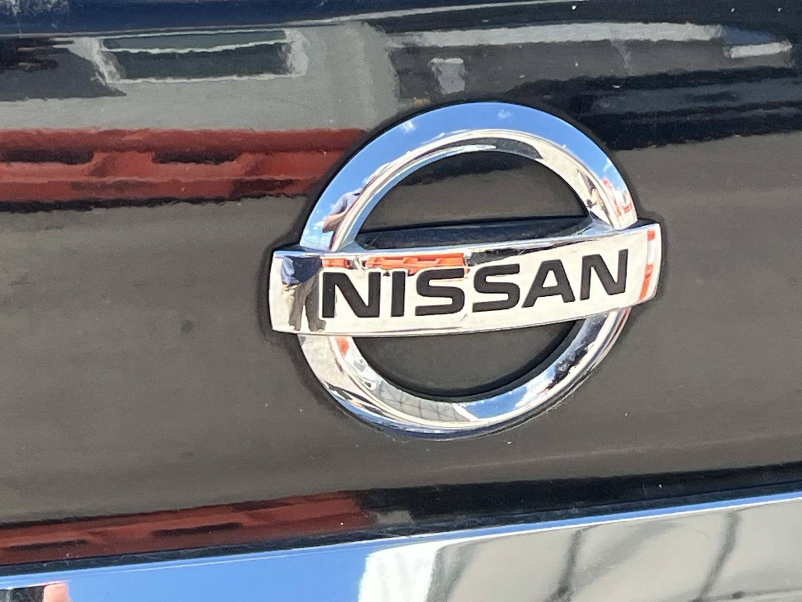 Used 2014 Super Black Nissan SV image 5