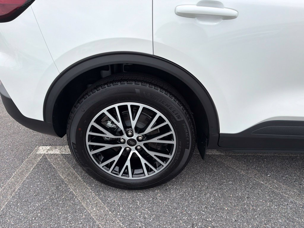 New 2025 Star White Metallic Tri-coat Ford Plug-in Hybrid image 11