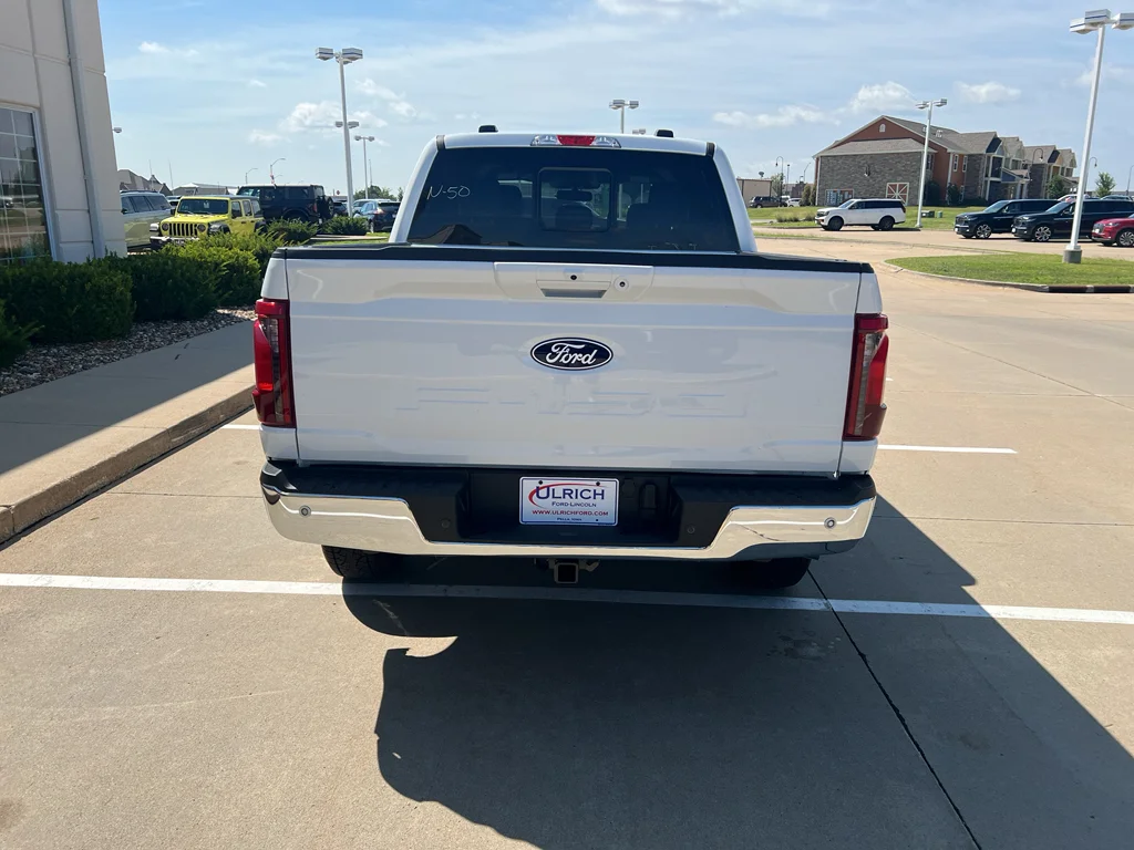 New 2026 Oxford White Ford XLT image 7