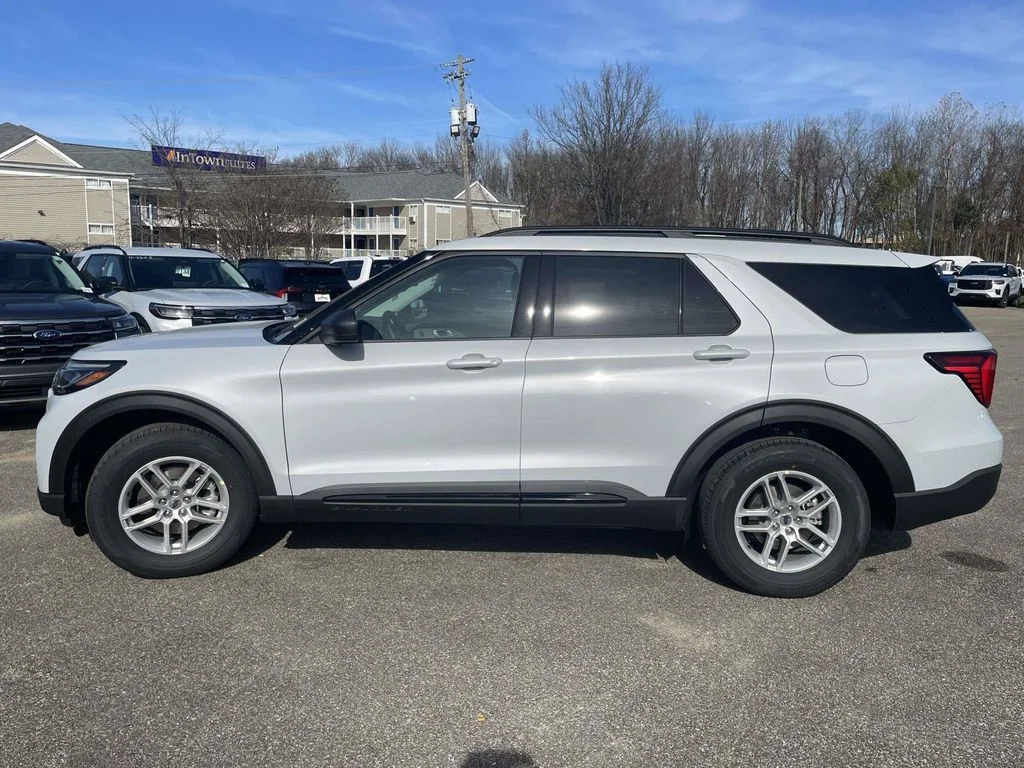 New 2026 Space White Metallic Ford Active image 6