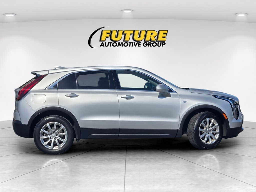 Used 2019 Silver Cadillac Luxury image 3
