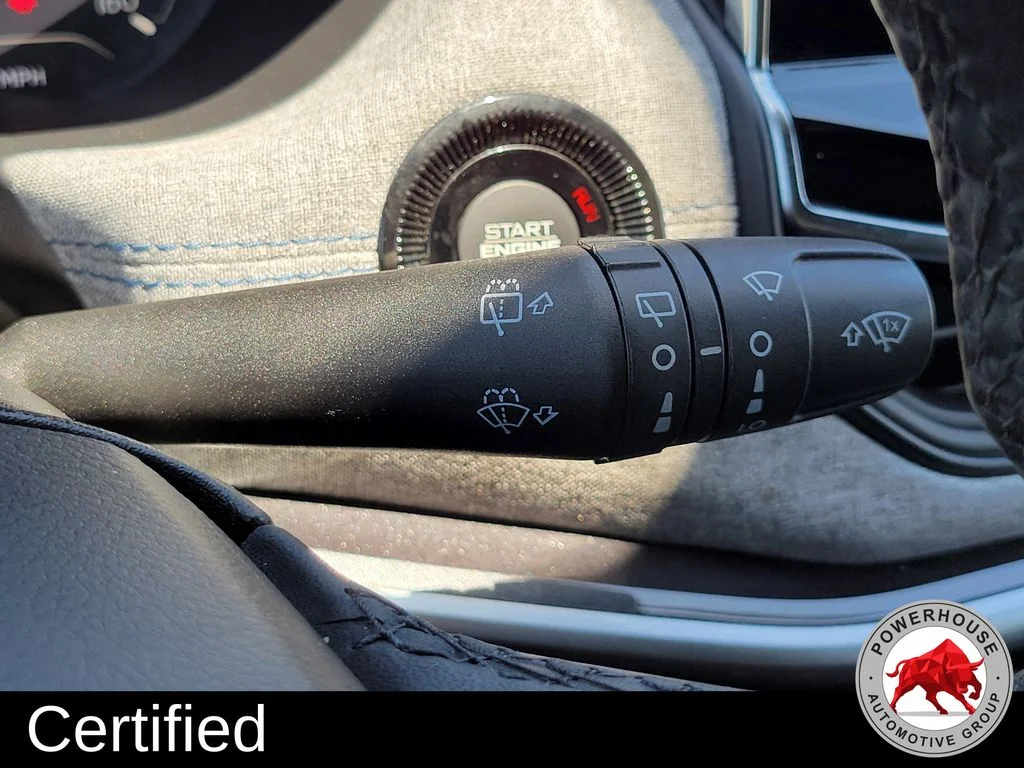 Used 2024 White Jeep Latitude image 31